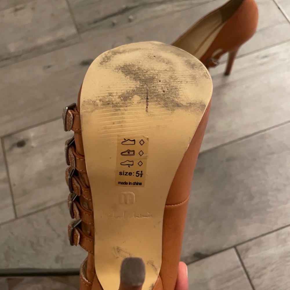 Heels - Picture 6 of 7